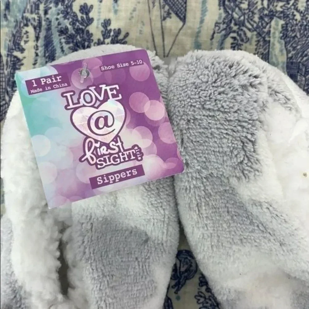 Love At First Sight Grey Star Slippers Girls Shoe Size 5-10 House Socks‎